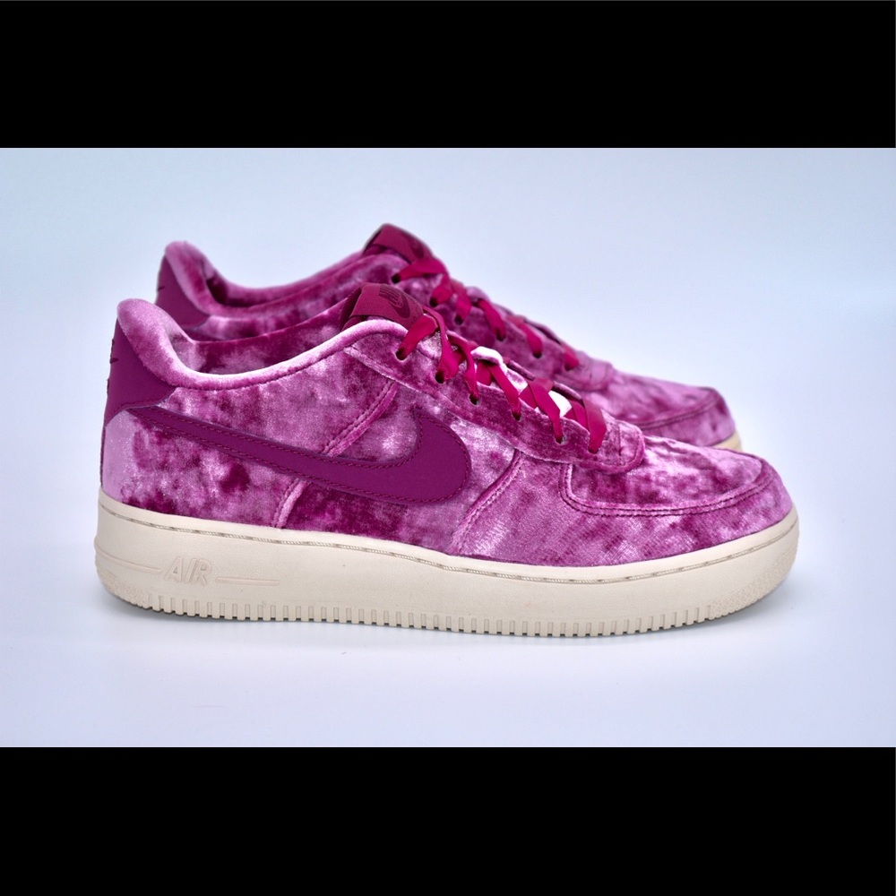 Nike Air Force 1  LV8